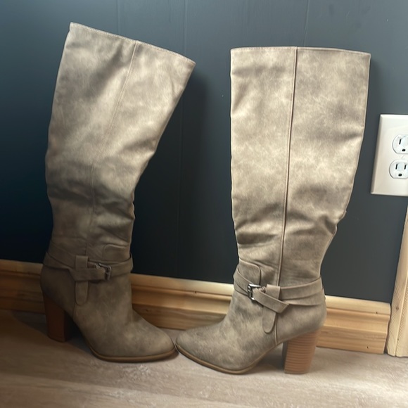 Justfab boots never worn - Picture 2 of 2